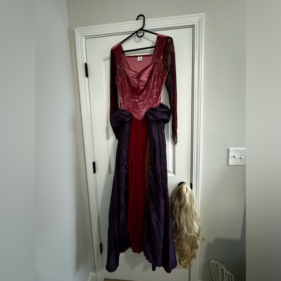 Halloween Sarah Sanderson Costume and Wig
Deluxe - Hocus Pocus - Picture 4 of 4